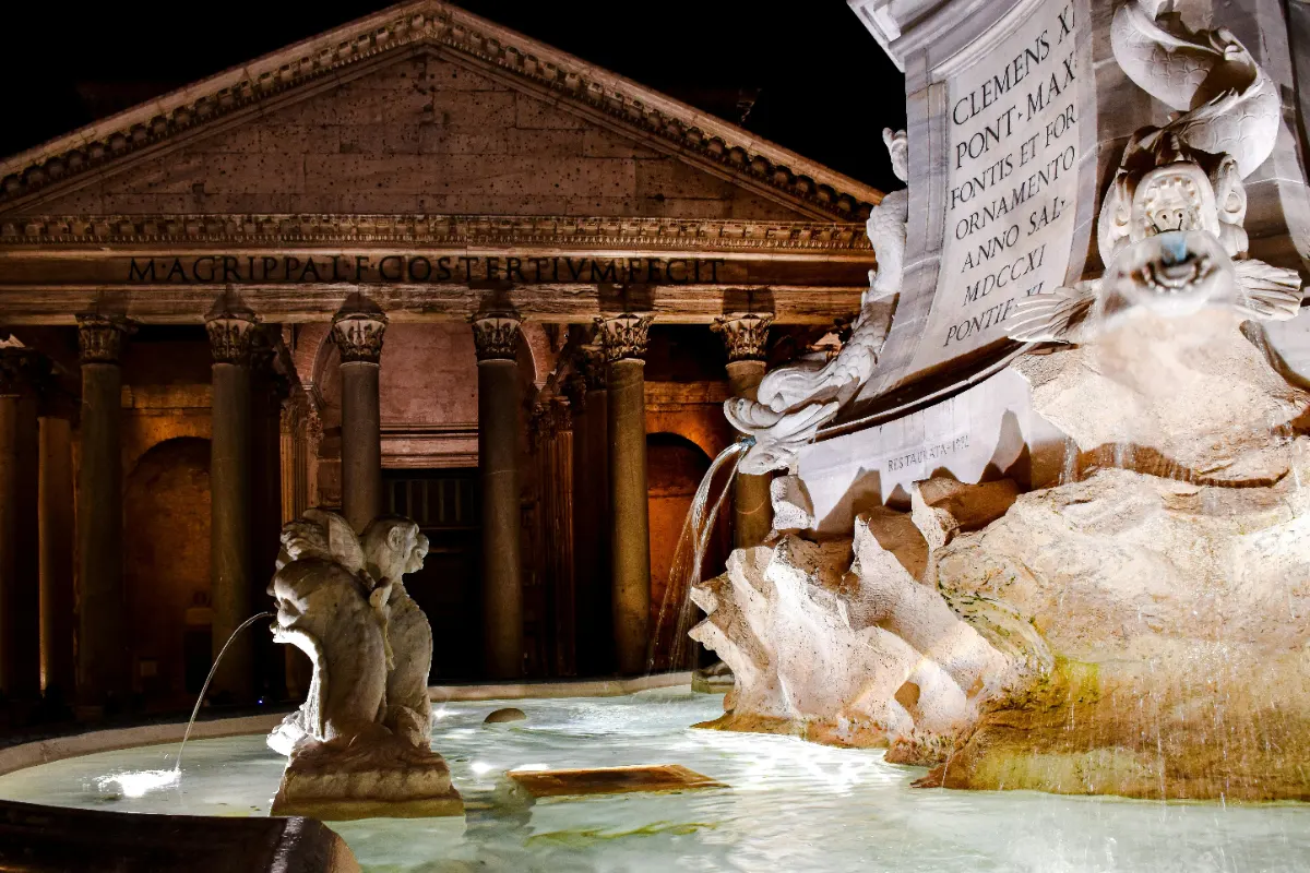 La fuente de noche